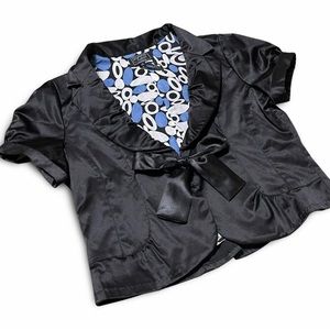 Women’s/juniors satin jacket/blazer. Size XL, excellent condition